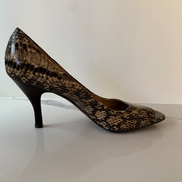 Tahari Riddle snake print heels - Picture 7 of 11